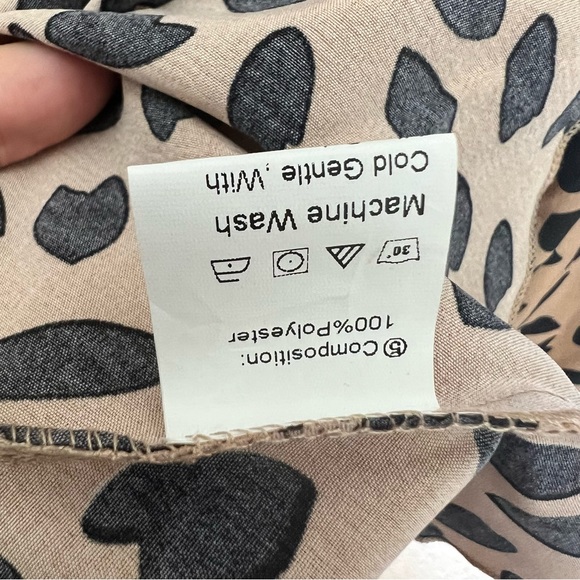 Graphic Wrap Peplum Blouse - Picture 5 of 5